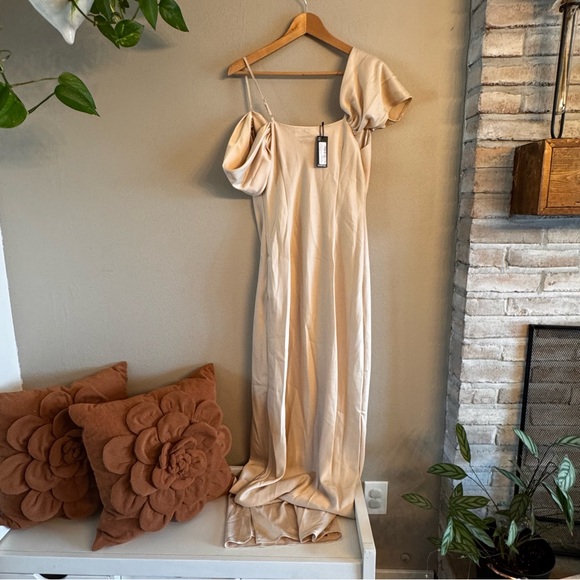BOOHOO Cold-Shoulder Satin Bodycon Maxi Dress - Picture 3 of 6